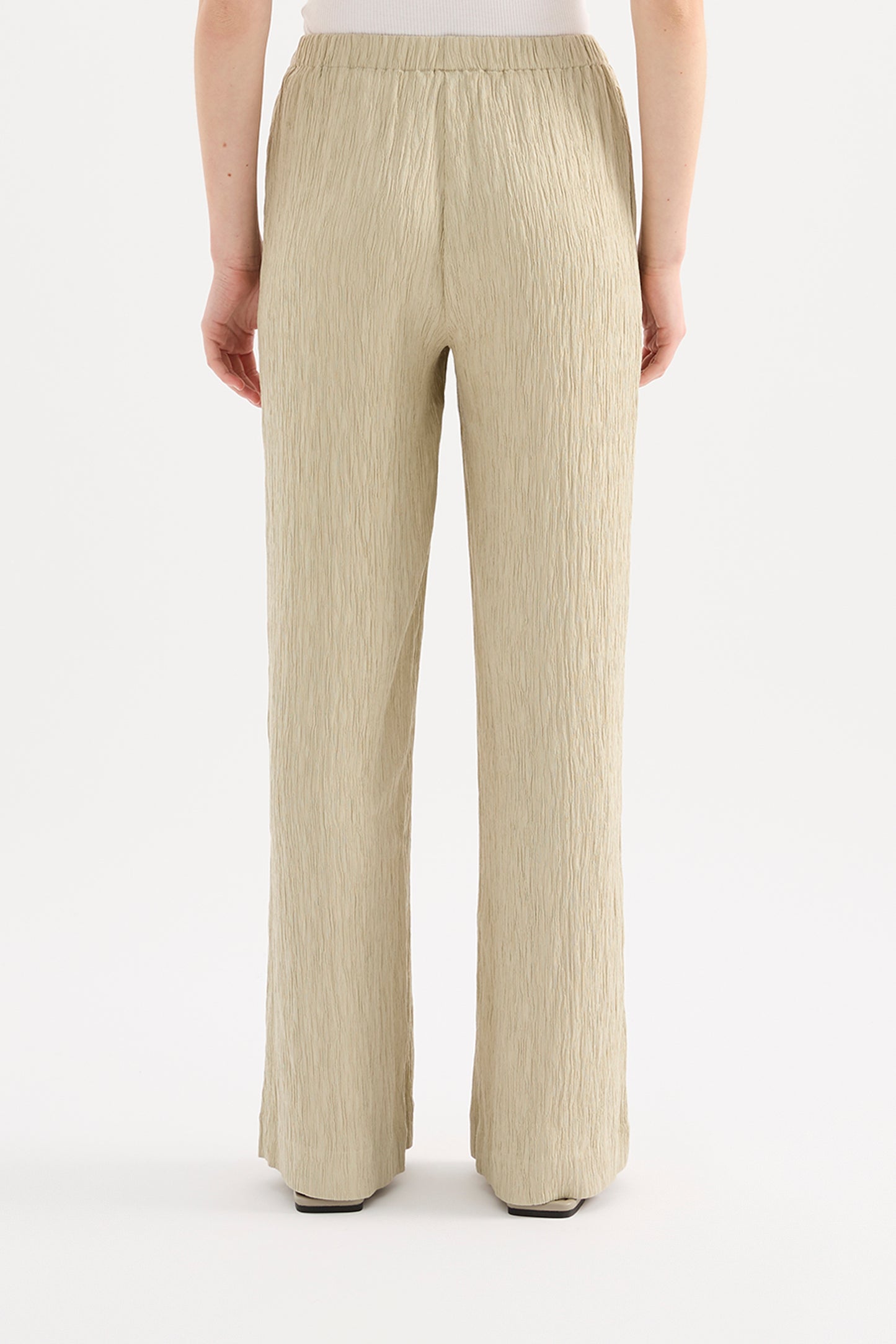 Danika Pant in Artichoke