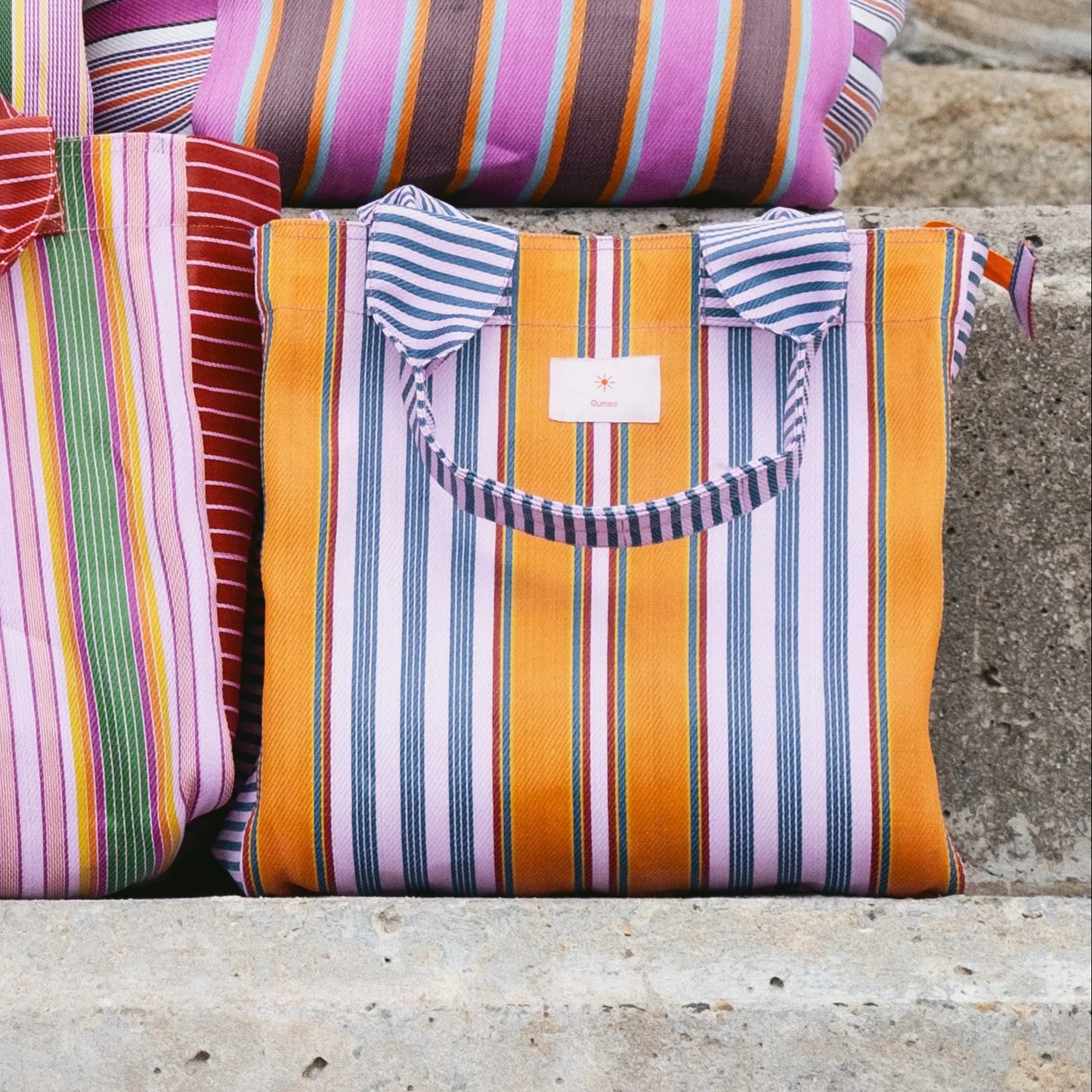 Bundle Tote in Apricot Orchard