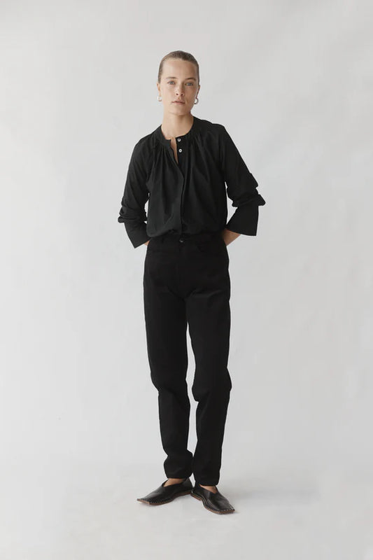 Elle Pant in Black