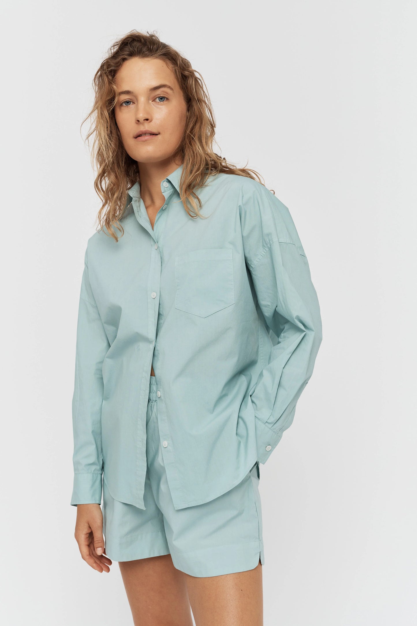 The Chiara Shirt in Retro Blue