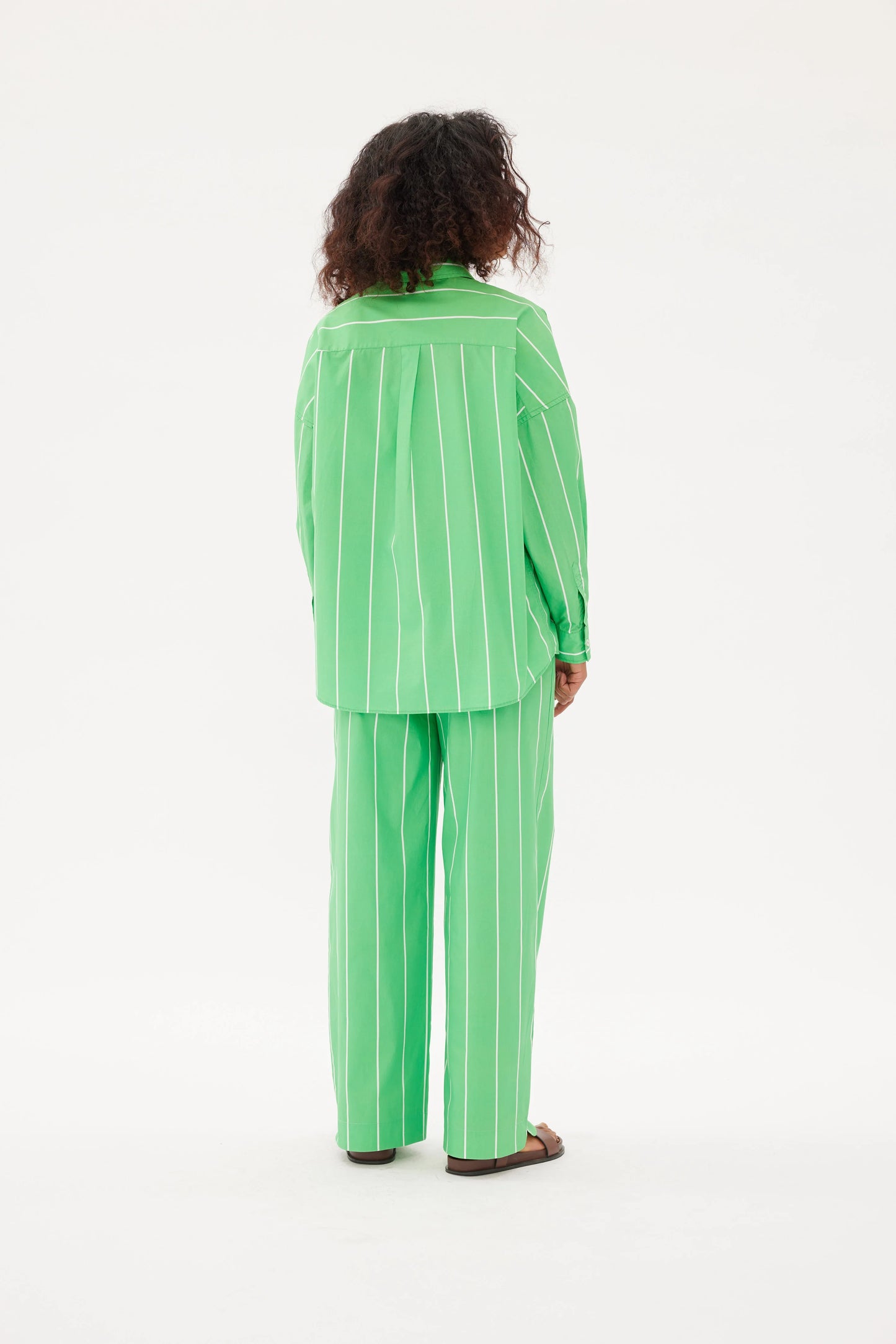 Puerto Pant in Verde and White