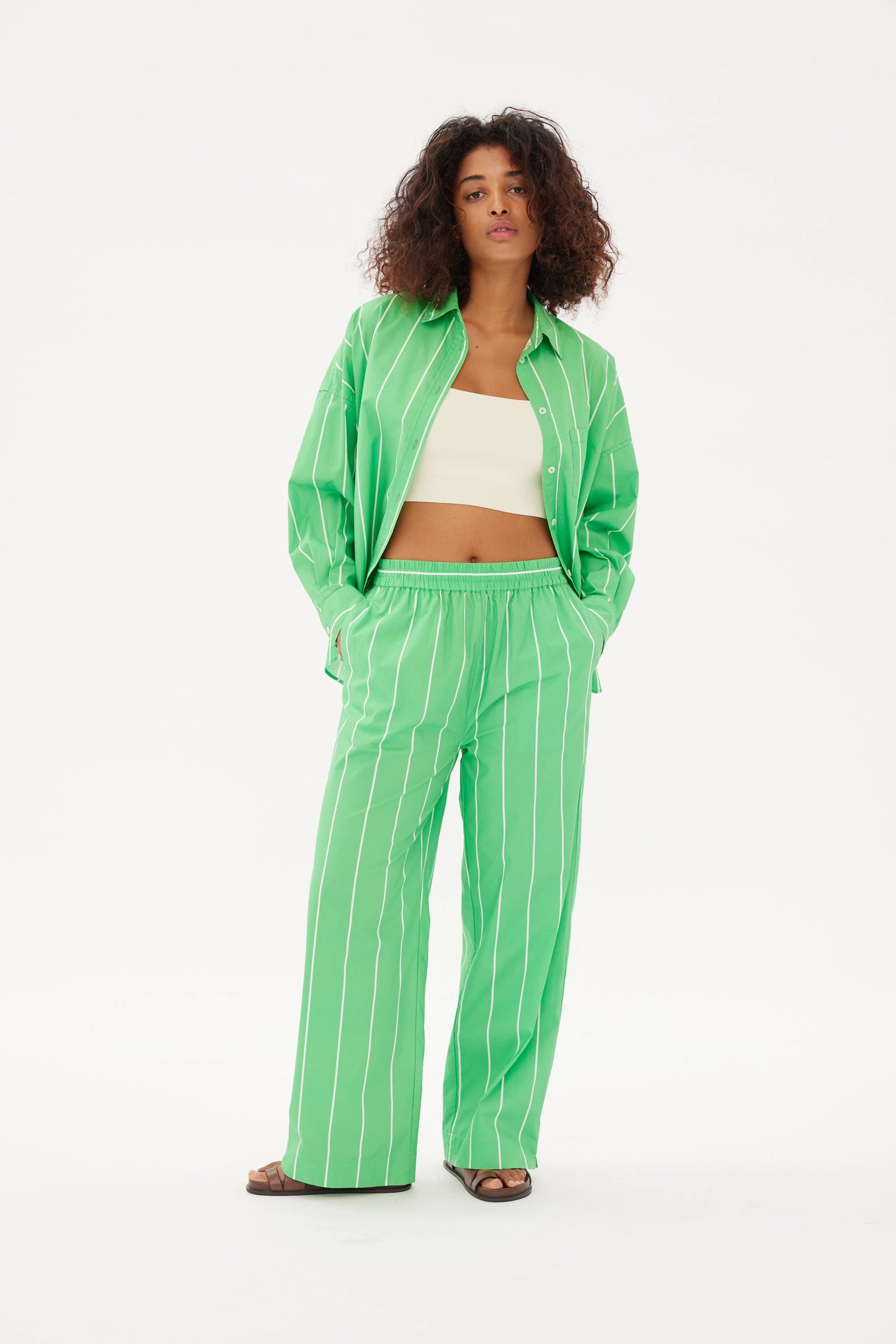 Puerto Pant in Verde and White