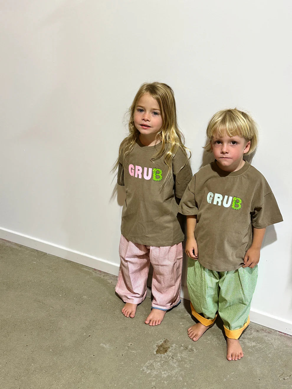 Brown coloured cotton kids tee with blue “grub” text