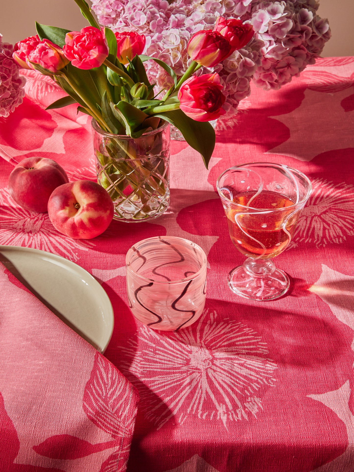 Jardin Linen Round Tablecloth in Pink