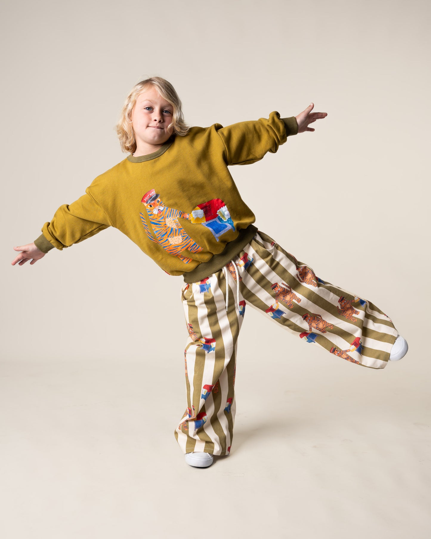 French Terry Pullover in Tiger the Postie