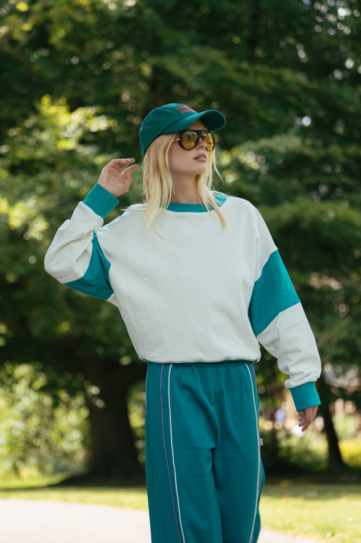 Bebe Sweatshirt in Warm White