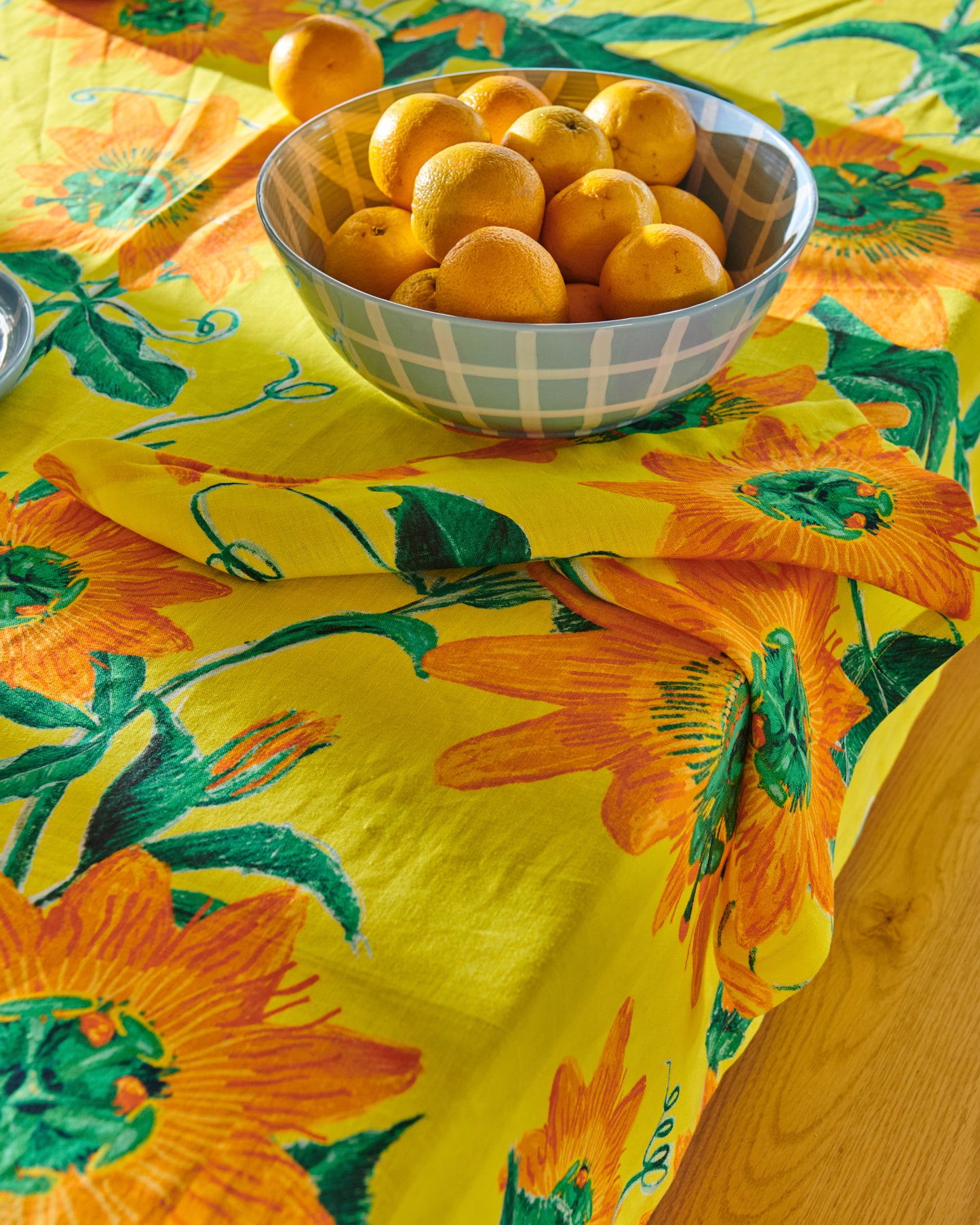 Passiona Linen Round Tablecloth