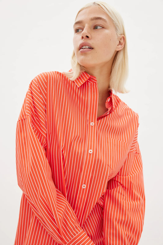 The Chiara Shirt in Mid-length Stripes - Coral & White