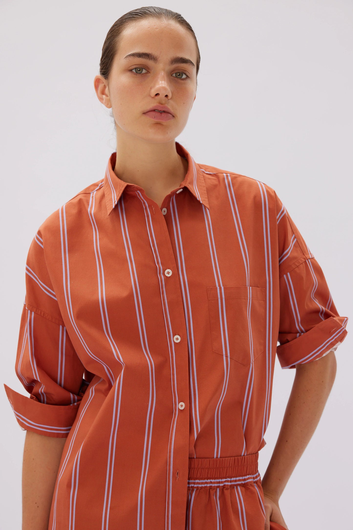 The Chiara Shirt in Mid-length Stripes - Rust & Violet Light