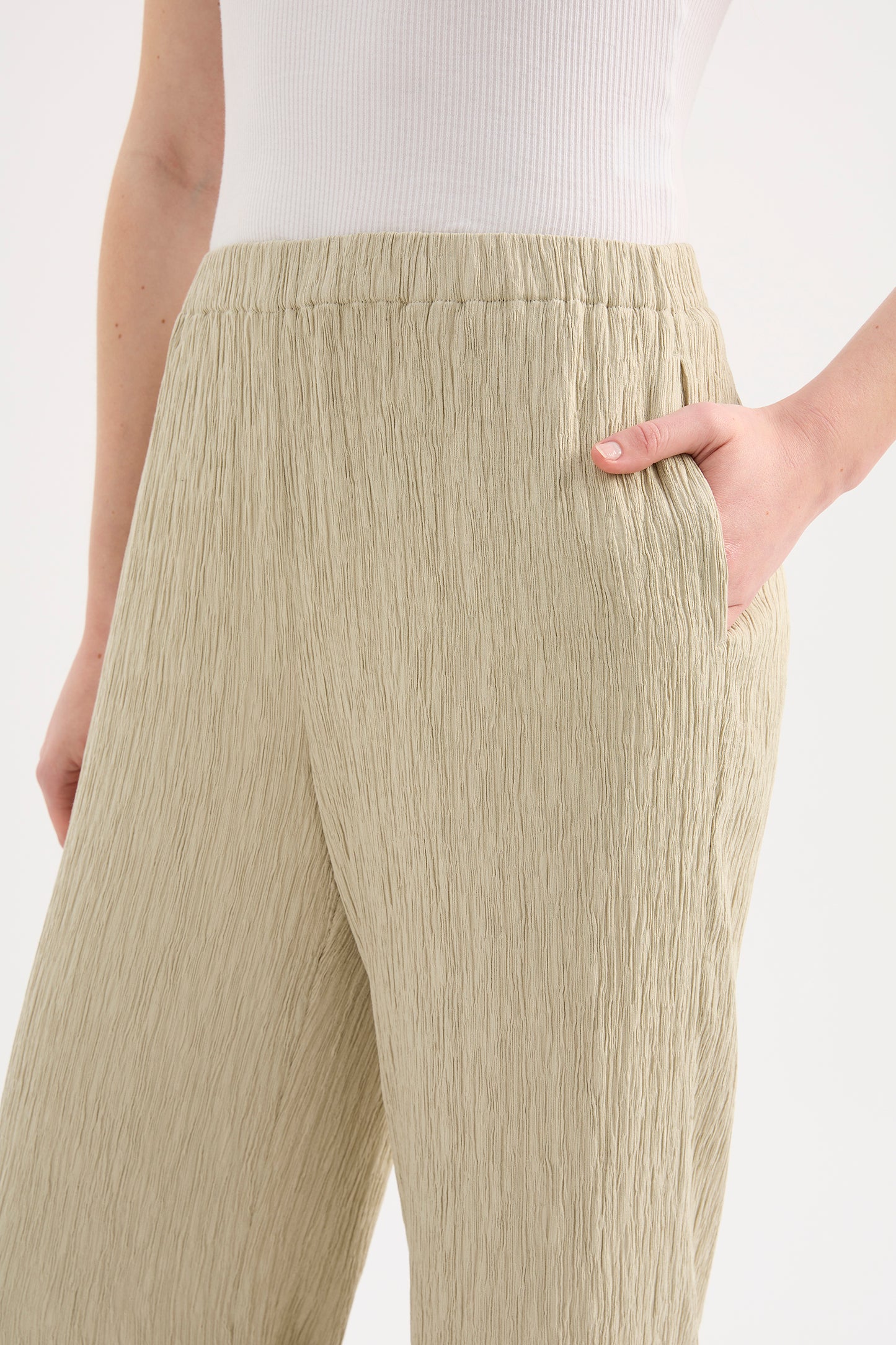 Danika Pant in Artichoke