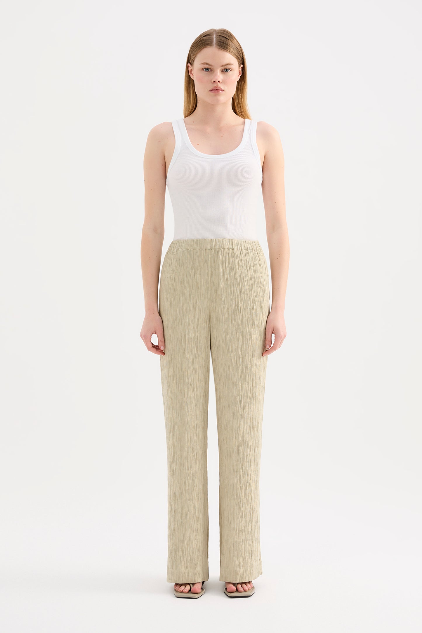 Danika Pant in Artichoke