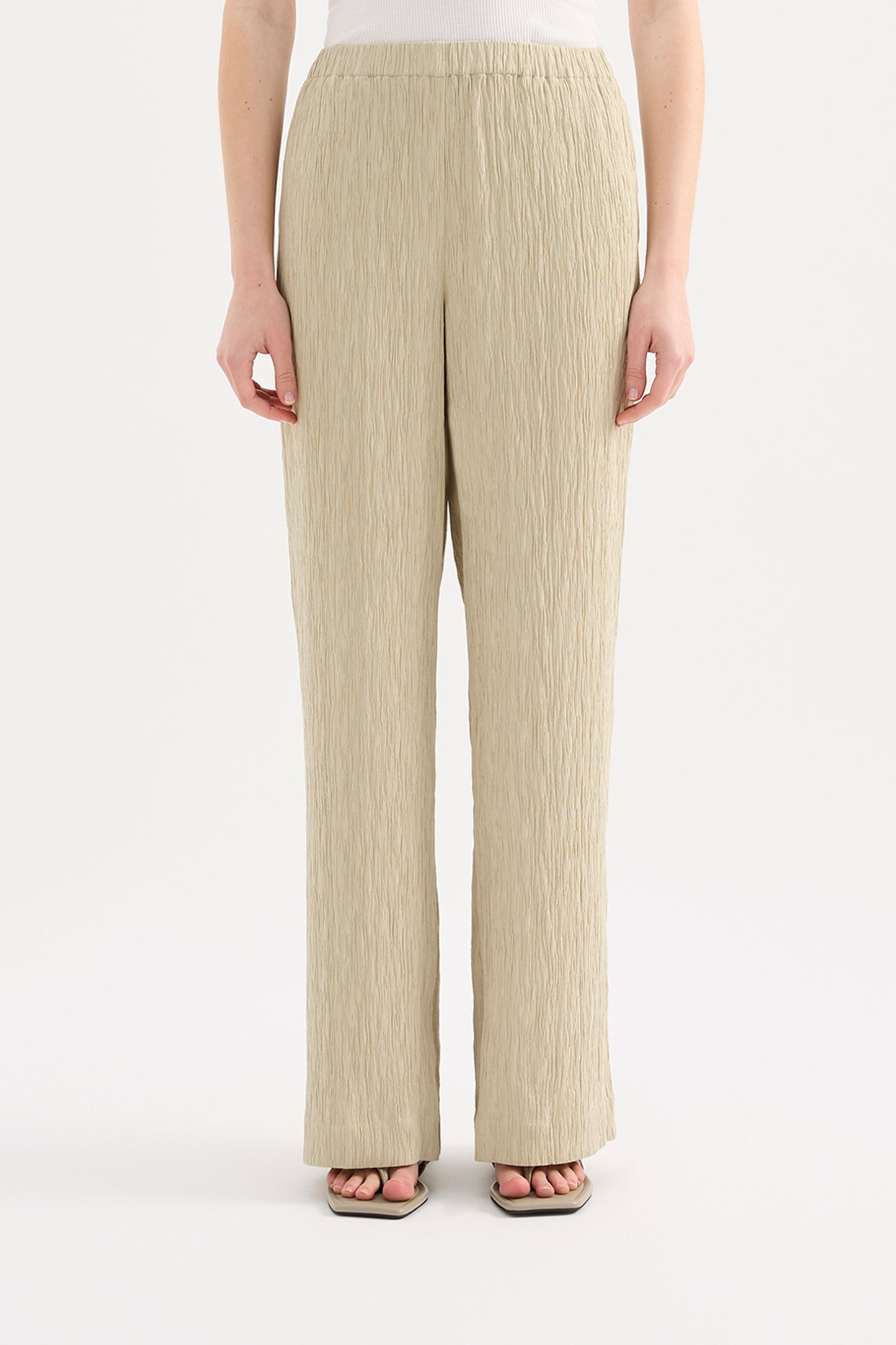 Danika Pant in Artichoke