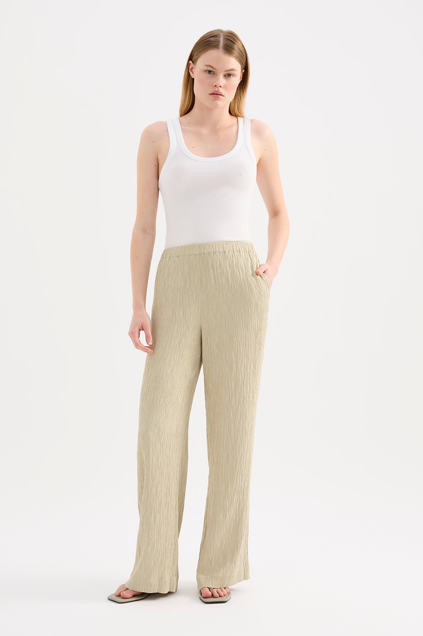 Danika Pant in Artichoke